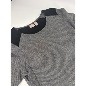 Chicos Gray Heathered Stripe 3/4 Sleeve Top Black Shoulder Detail Size 2‎